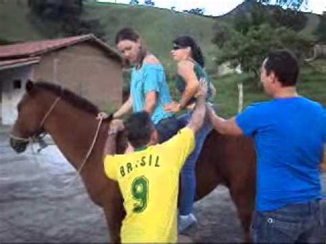 Vídeos pornôs com Cavalgando E Gemendo .